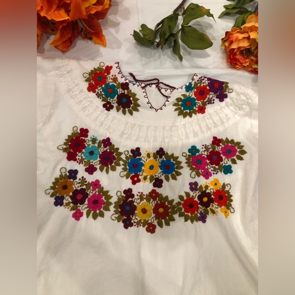 Vintage hand embroidered bohemian flower Mexican tihuana linen blouse - Picture 12 of 13